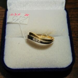 Kuld sõrmus teemantidega