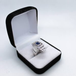 Kuld sõrmus teemantidega